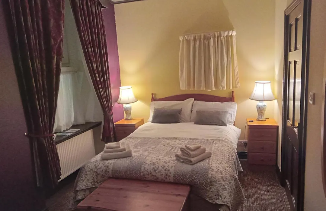 Buggle'S Pub And Accommodation-1