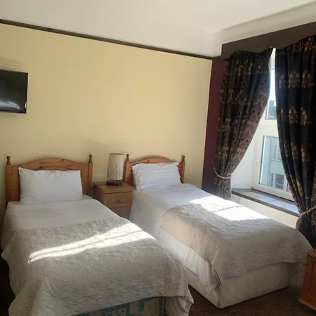 Buggle'S Pub And Accommodation-2